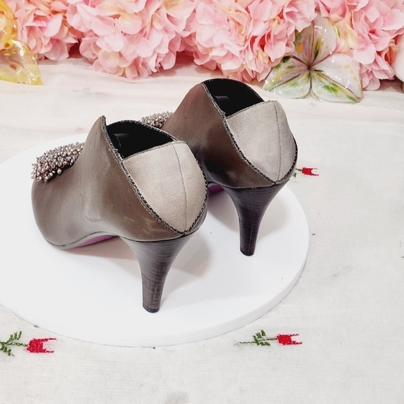 Anthro Poetic License Baby Cakes Toupe Deep V front Peep Toe Pumps Size: 7.5 - Picture 3 of 12